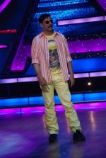 Akshay Kumar on the sets of Dance India Dance to promote Rowdy Rathore in Famous Studio on 10th April 2012 (23).JPG